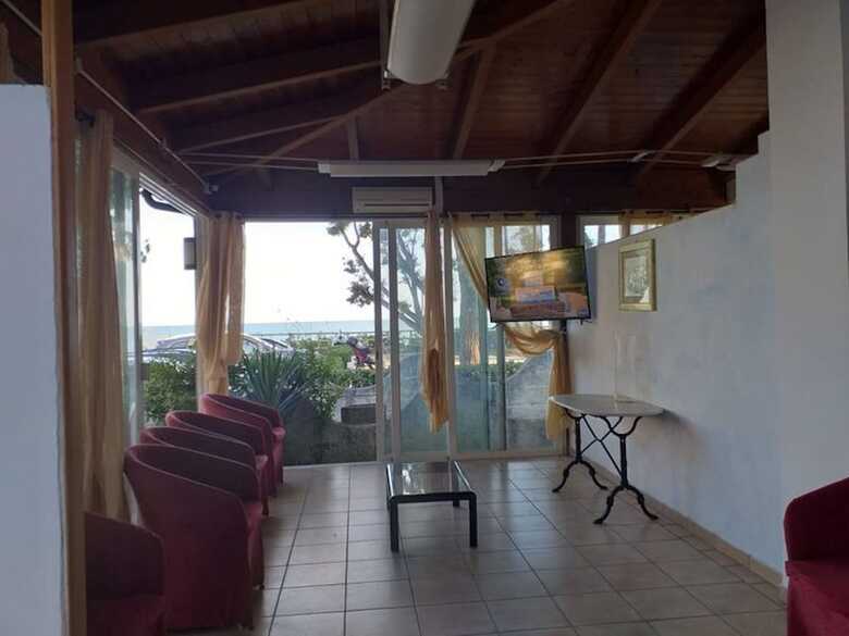 Room In B&B - Spacious Double Room Beside The Sea