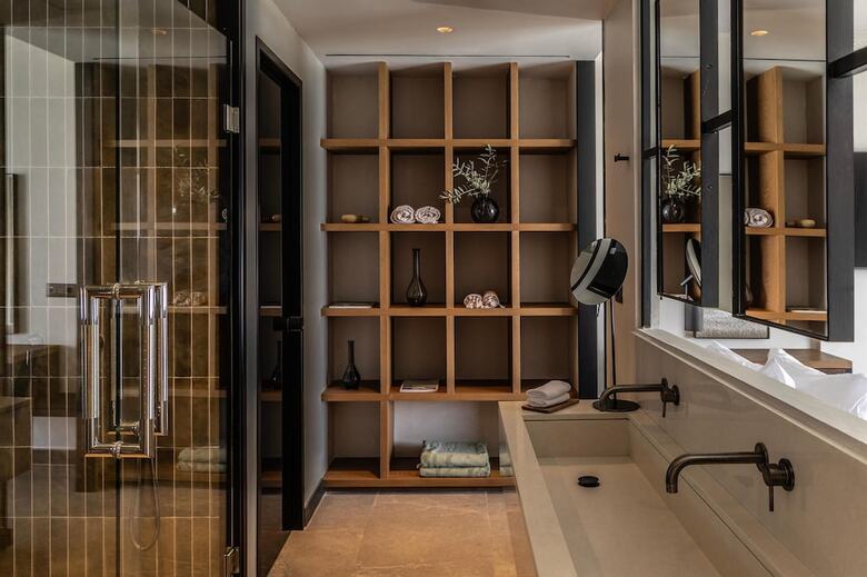 Hotel King Jason Zante ? Designed For Adults