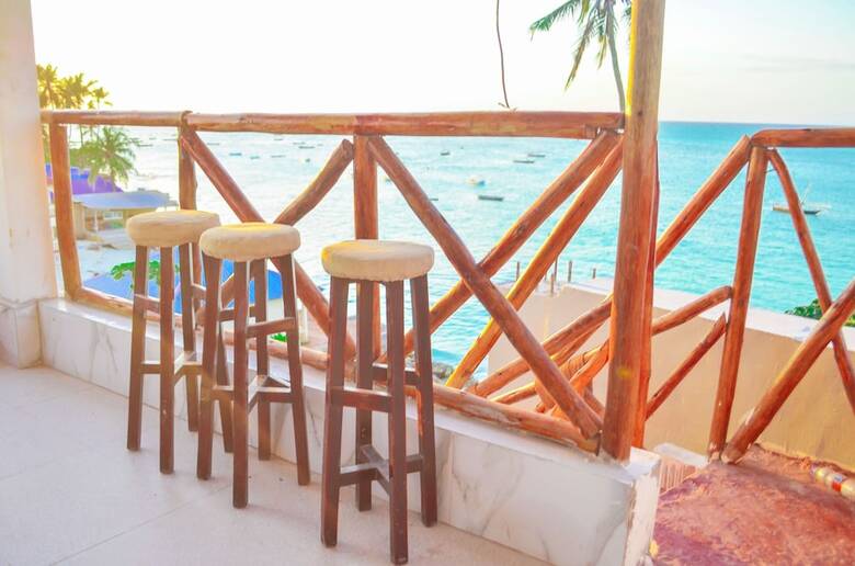 Room-room Na - At The Left Side Sea View
