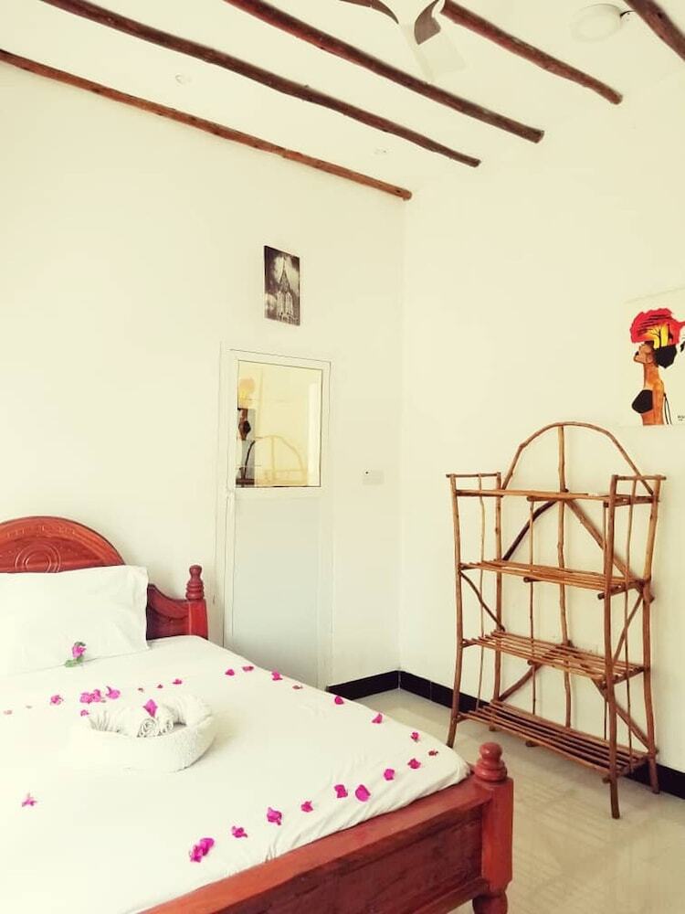 Room-room Ally At The Beach For 2 - 3 Gu