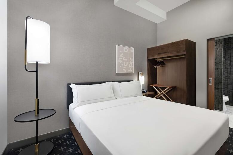 Hotel The Slate Denver, Tapestry Collection By Hilton