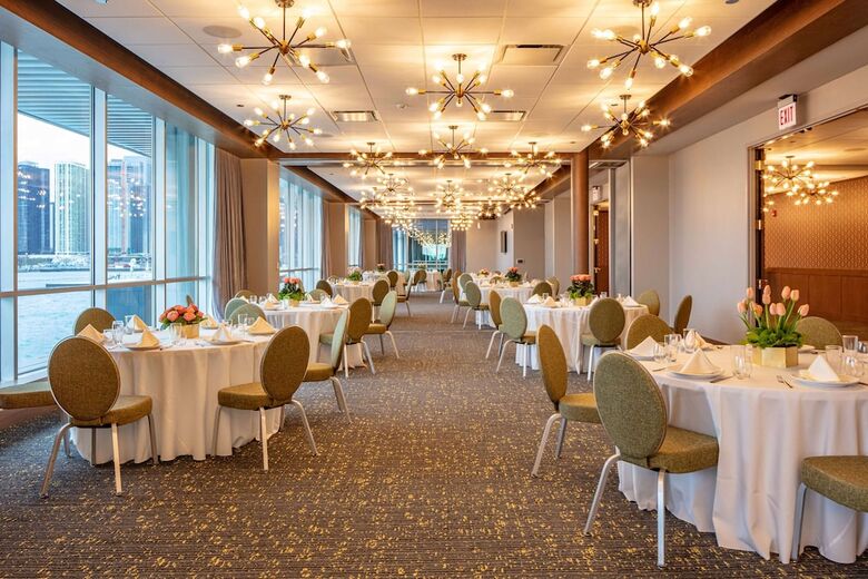 Hotel Sable At Navy Pier Chicago, Curio Collection By Hilton
