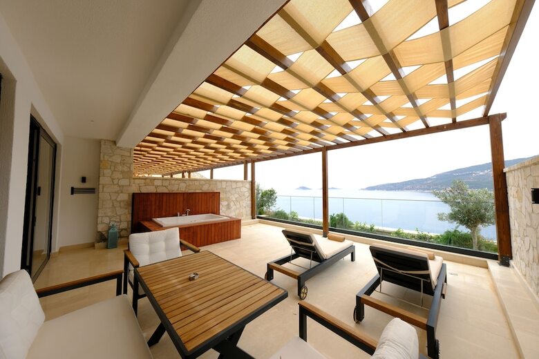 Lures Hotel