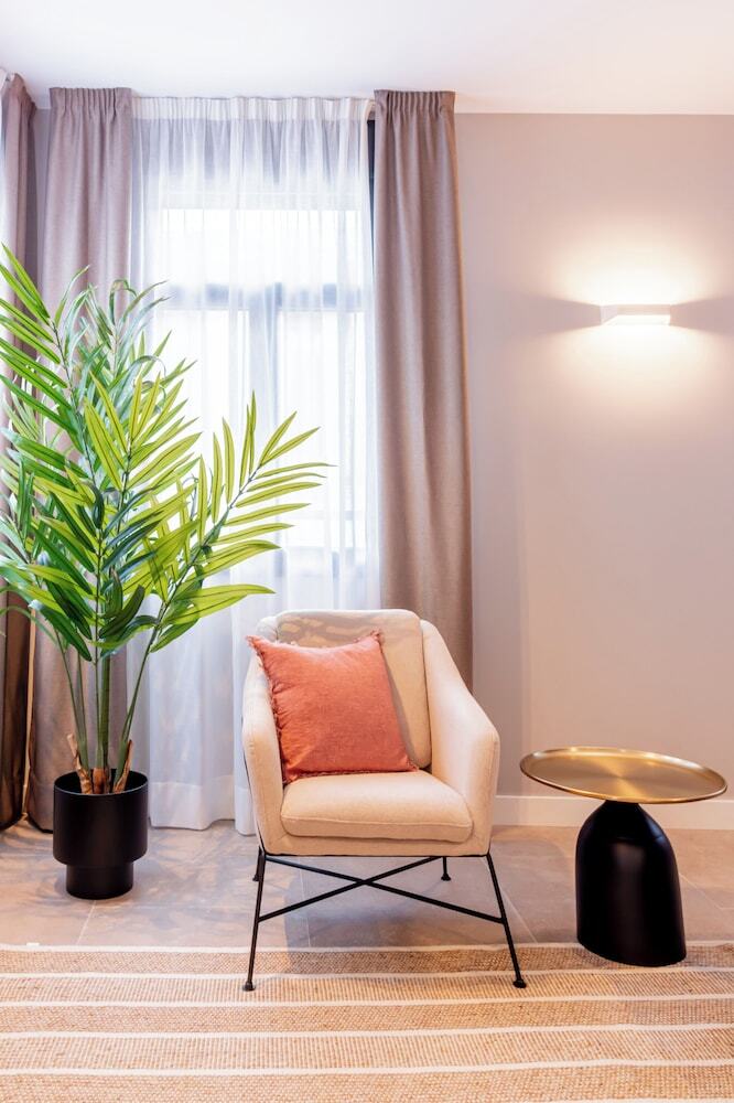 Hotel Home Art Apartments Bernab�u