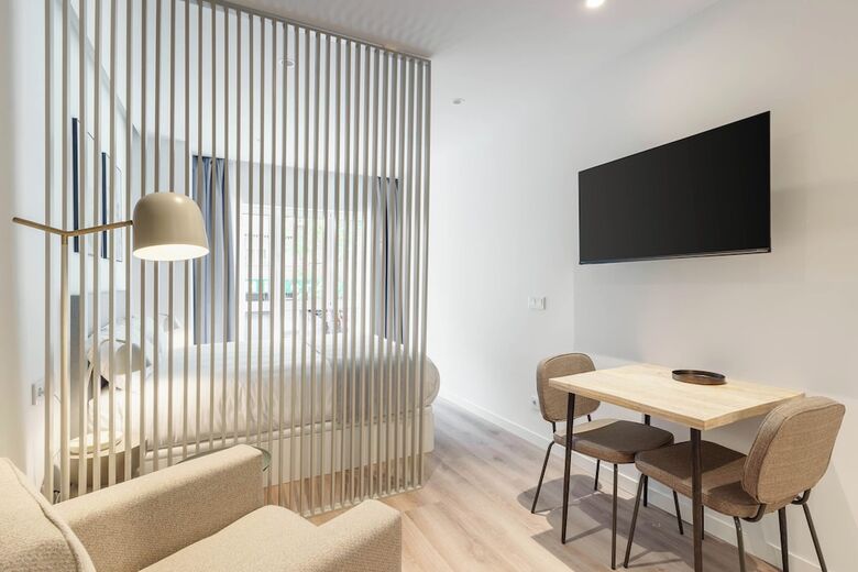Aparthotel Limehome Madrid Calle Hurtado De Mendoza