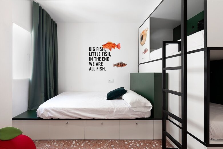 Hostal 2060 The Newton Hostel & Market