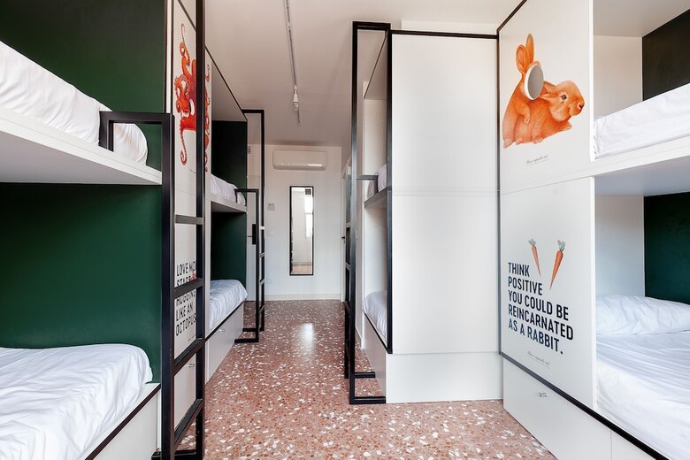 Hostal 2060 The Newton Hostel & Market