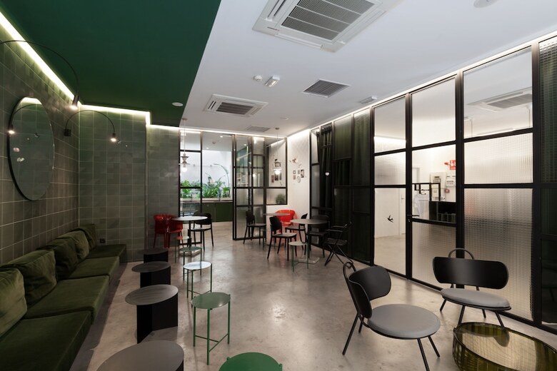 Hostal 2060 The Newton Hostel & Market
