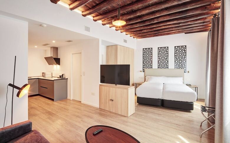 Aparthotel Sercotel Granada Suites