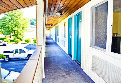 Hotel Flagship Inn & Suites