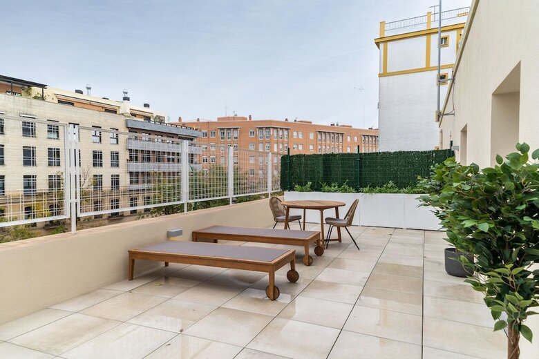 Aparthotel Limehome Sevilla Ronda De Capuchinos