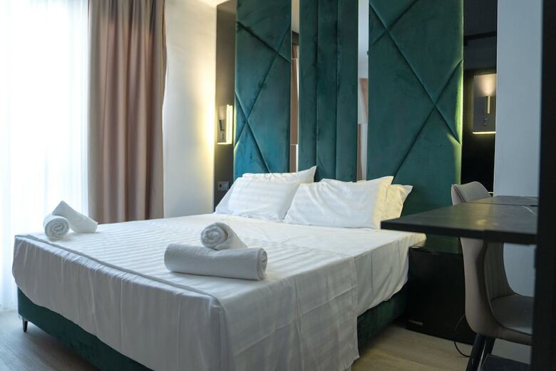 Mefolinkel Suits Hotel