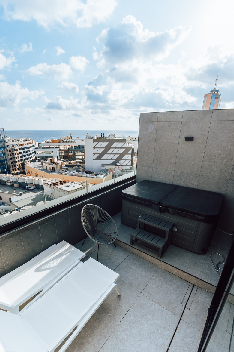 So City Hotel
