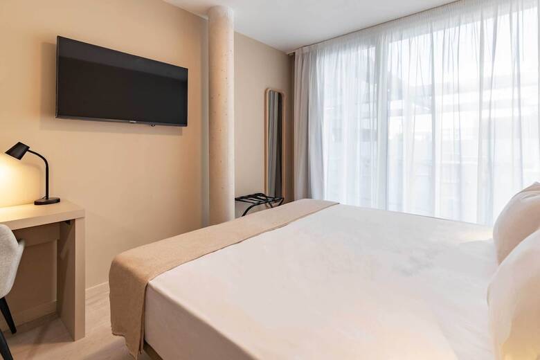 Hq Arena Hotel