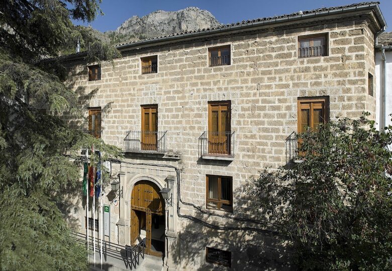Hostal Albergue Inturjoven Cazorla - Hostel