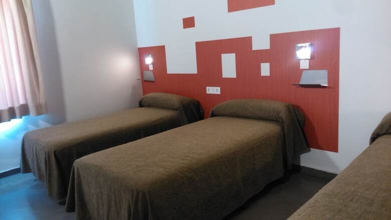 Hostal Albergue Inturjoven Cazorla - Hostel