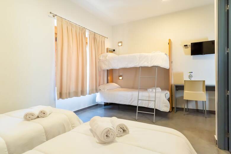 Hostal Albergue Inturjoven Cazorla - Hostel