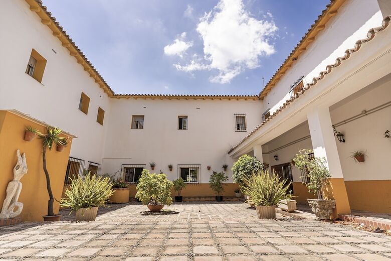 Hostal Marbella Inturjoven Youth Hostel