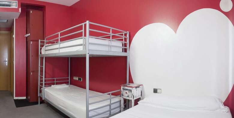 Hostal Revolutum Hostel