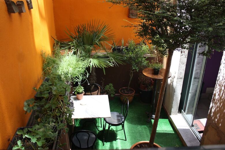 Hostal Revolutum Hostel