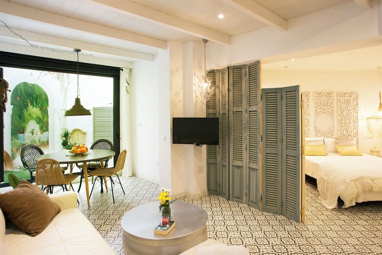 Aparthotel Graffiti Suites M�laga