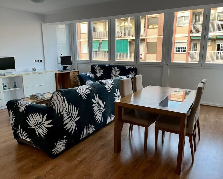 Amplio Apartamento Cerca Fira Y Centro