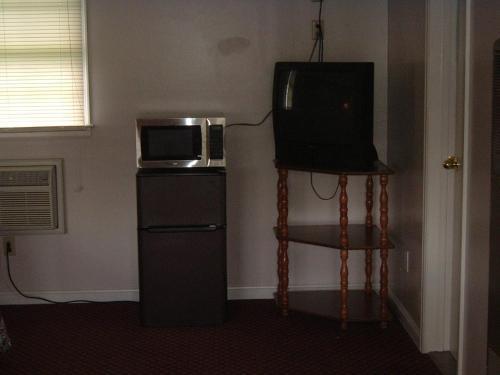 Fels Three Crown Motel