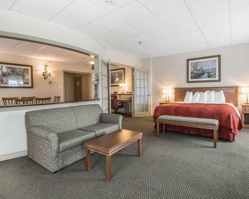Hotel H�tel Quality Suites Drummondville