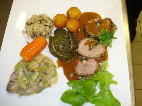 Hotel H�tel Les Chatelmin�s