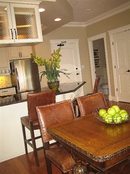 Crown Mansion Boutique Hotel & Villas