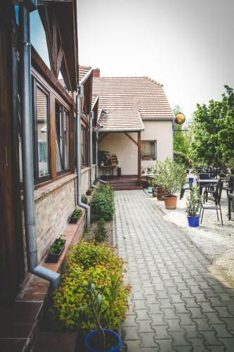 Hostal Borosty�nkert �tterem & Vend�gh�z