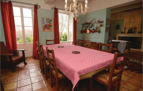 Holiday Home Mas De La Tour De Lubiere