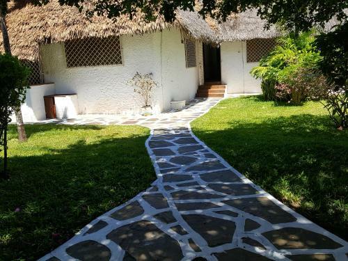 Bed & Breakfast Luna House Moyo Wa Dunia Ltd