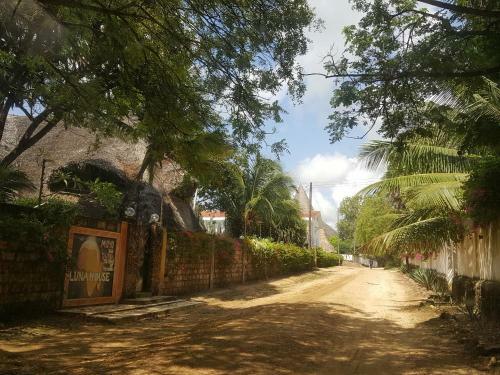 Bed & Breakfast Luna House Moyo Wa Dunia Ltd