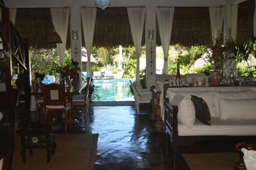 Bed & Breakfast Luna House Moyo Wa Dunia Ltd