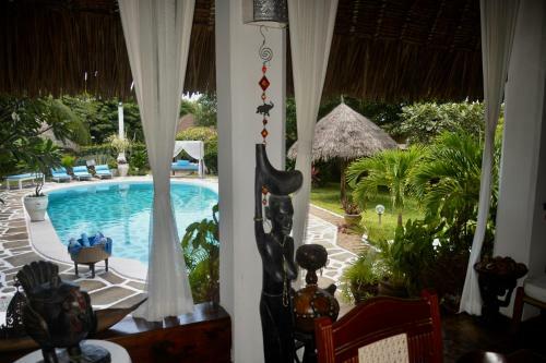 Bed & Breakfast Luna House Moyo Wa Dunia Ltd
