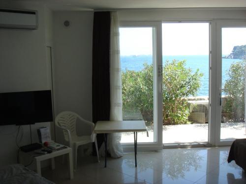 Apartamentos Beach House More