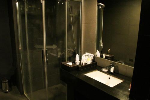 Avenue 64 Hotel