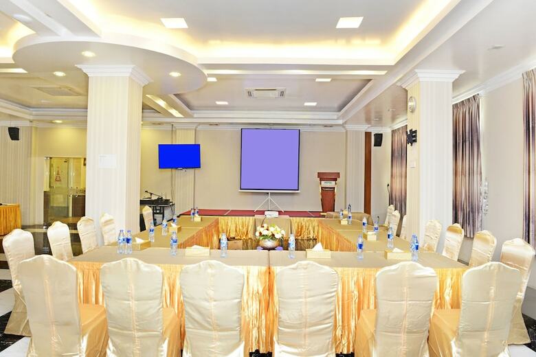 Hotel Grand United (ahlone Branch)