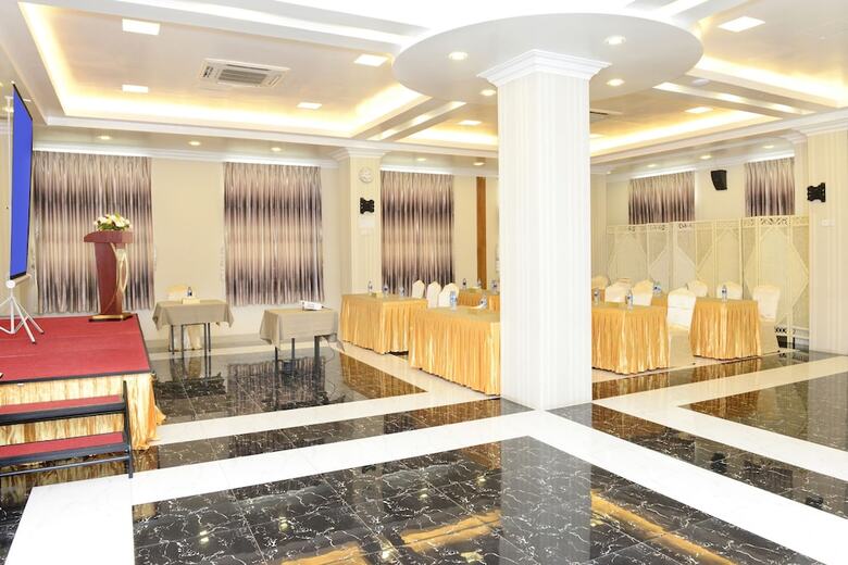 Hotel Grand United (ahlone Branch)