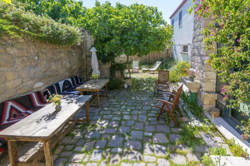 Hostal Sakin Ev Hotel