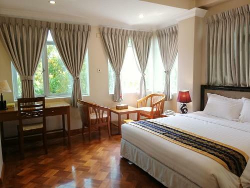 Grand Laurel Hotel
