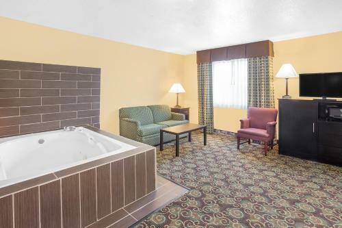 Hotel Baymont Inn & Suites Holland
