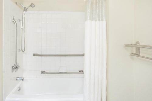 Hotel Baymont Inn & Suites Holland
