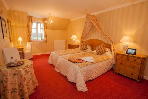 Hotel Logis Le Fleuray