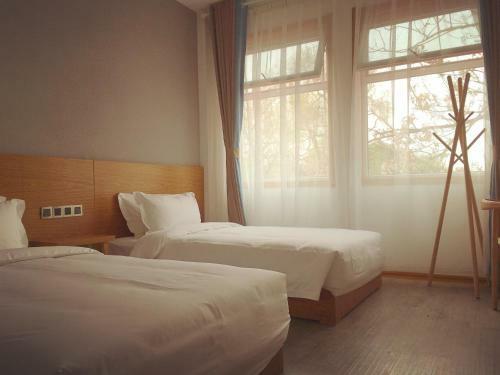 Yijia Youth Hostel