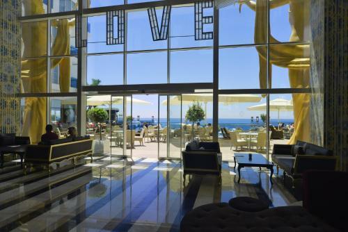 Hotel Azura Deluxe Resort & Spa