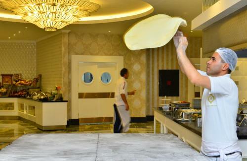 Hotel Azura Deluxe Resort & Spa