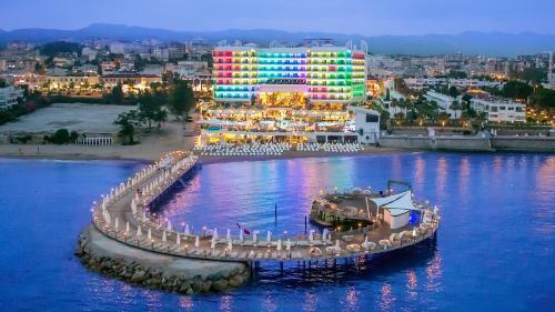 Hotel Azura Deluxe Resort & Spa