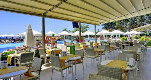Hotel Azura Deluxe Resort & Spa